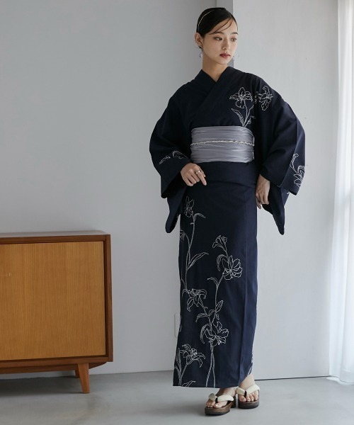 Neina（ネイナ）の「【浴衣】花柄デザイン刺しゅう浴衣セット（ゆかた＋夏帯）〔Neina〕（浴衣・レディース・ネイビー系・FREE）」の5枚目の写真