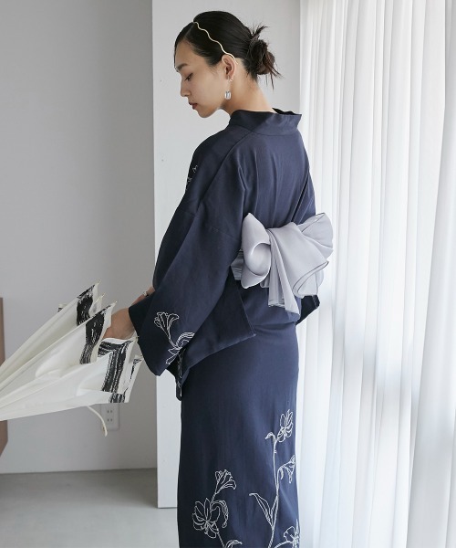 Neina（ネイナ）の「【浴衣】花柄デザイン刺しゅう浴衣セット（ゆかた＋夏帯）〔Neina〕（浴衣・レディース・ネイビー系・FREE）」の11枚目の写真