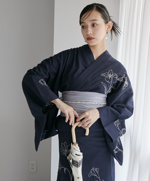 Neina（ネイナ）の「【浴衣】花柄デザイン刺しゅう浴衣セット（ゆかた＋夏帯）〔Neina〕（浴衣・レディース・ネイビー系・FREE）」の17枚目の写真