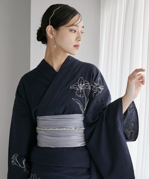 Neina（ネイナ）の「【浴衣】花柄デザイン刺しゅう浴衣セット（ゆかた＋夏帯）〔Neina〕（浴衣・レディース・ネイビー系・FREE）」の18枚目の写真