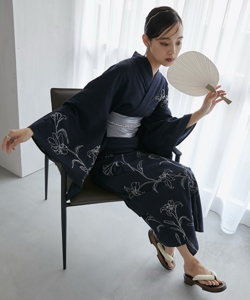 Neina（ネイナ）の「【浴衣】花柄デザイン刺しゅう浴衣セット（ゆかた＋夏帯）〔Neina〕（浴衣・レディース・ネイビー系・FREE）」の22枚目の写真