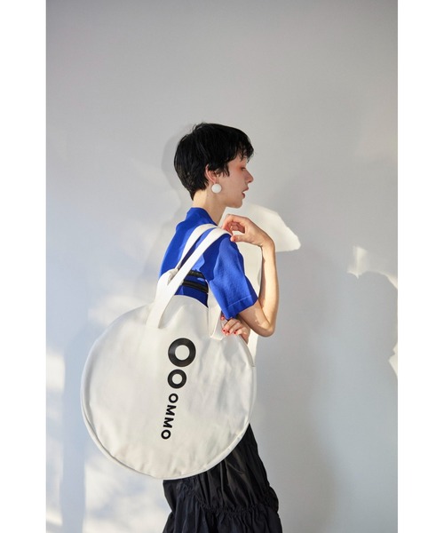 LOGO CIRCLE TOTE（トートバッグ）｜OMMO（オーエムエムオー）の