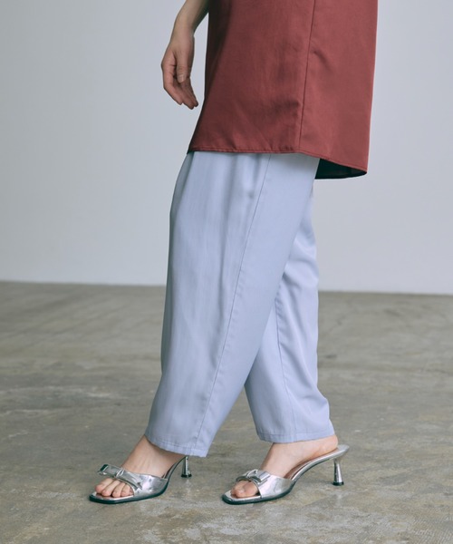 EN NEUME(エンノイム)の「Vintage Satin Pants(その他パンツ・レディース・ブルー/グリーン/バーガンディー・0/1)」の18枚目の写真