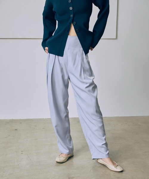 EN NEUME(エンノイム)の「Vintage Satin Pants(その他パンツ・レディース・ブルー/グリーン/バーガンディー・0/1)」の13枚目の写真