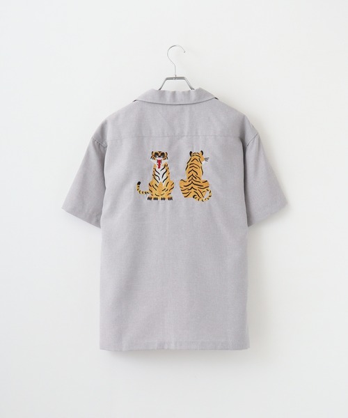 ATELANE（アテレーン）の「ATELANE アソート刺繍デザイン開襟シャツ（シャツ/ブラウス・メンズ・ベージュ系その他/ベージュ系その他2/グレー/サックスブルー/アイボリー/グレー系その他2/チャコールグレー/グレー系その他・M/XL/L）」の5枚目の写真