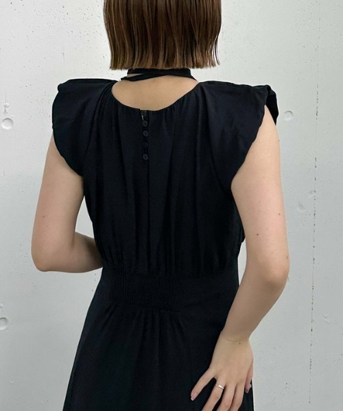 archives（アルシーヴ）の「Vネックバルーンノースリワンピース