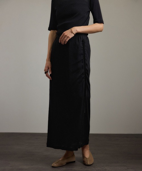 SALON adam et rope'(サロン アダム エ ロペ)の「nu=layerアシンメトリーシャーリングスカート(スカート・レディース・レッド/ブラック/ホワイト・FREE)」の4枚目の写真
