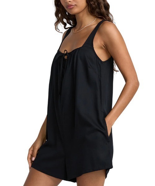 RVCA（ルーカ）の「【RVCA/ルーカ】25SS OLIVER ROMPER/リボンロンパース（ワンピース・レディース・ブラック・SMALL/X-SMALL）」の4枚目の写真
