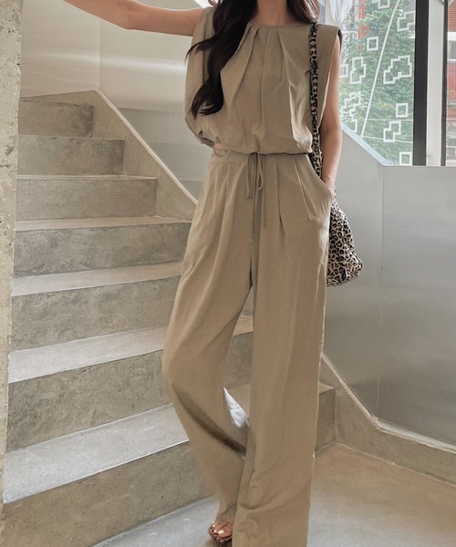 LAFFMO（ラフモ）の「セットアップ ノースリーブタックブラウス&リラックスパンツ（セットアップ・レディース・グレー/ベージュ/ブラック/キャメル・F）」の6枚目の写真