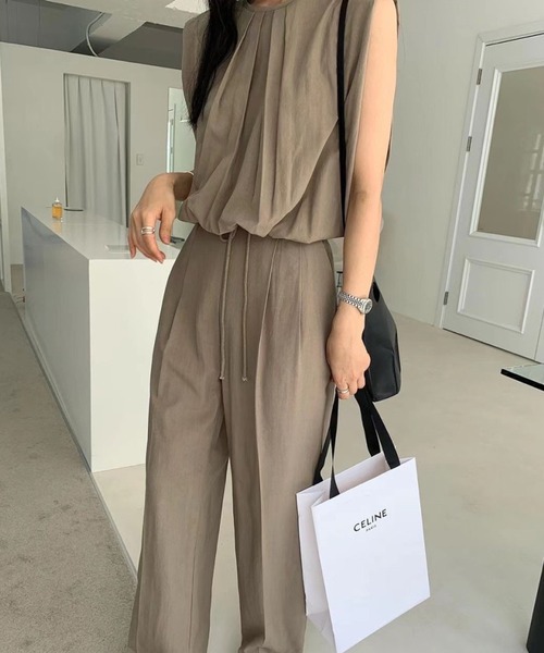 LAFFMO（ラフモ）の「セットアップ ノースリーブタックブラウス&リラックスパンツ（セットアップ・レディース・グレー/ベージュ/ブラック/キャメル・F）」の16枚目の写真