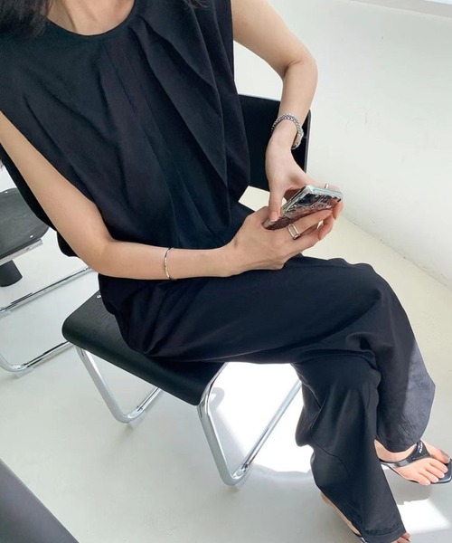 LAFFMO（ラフモ）の「セットアップ ノースリーブタックブラウス&リラックスパンツ（セットアップ・レディース・グレー/ベージュ/ブラック/キャメル・F）」の17枚目の写真