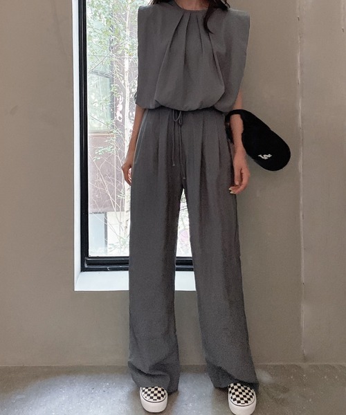 LAFFMO（ラフモ）の「セットアップ ノースリーブタックブラウス&リラックスパンツ（セットアップ・レディース・グレー/ベージュ/ブラック/キャメル・F）」の22枚目の写真
