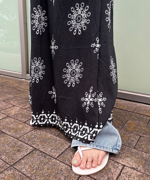 ISOOK(アイスー)の「【ISOOK / アイスー】ホルターネックリゾートワンピ / 柄ワンピ キャミワンピ エスニック ボヘミアン Iライン バックリボン ロング丈 マキシ丈 ノースリーブ 白 黒 ホワイト ブラック ZOZOTOWN限定(ワンピース・レディース・ブラック/アイボリー・FREE)」の14枚目の写真