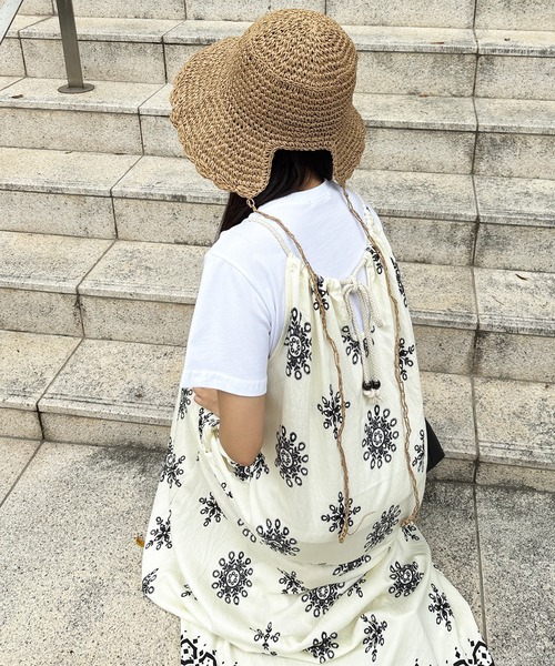 ISOOK(アイスー)の「【ISOOK / アイスー】ホルターネックリゾートワンピ / 柄ワンピ キャミワンピ エスニック ボヘミアン Iライン バックリボン ロング丈 マキシ丈 ノースリーブ 白 黒 ホワイト ブラック ZOZOTOWN限定(ワンピース・レディース・ブラック/アイボリー・FREE)」の9枚目の写真