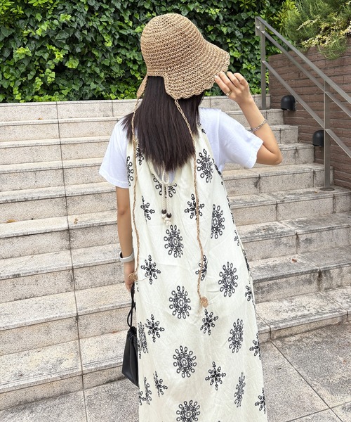 ISOOK(アイスー)の「【ISOOK / アイスー】ホルターネックリゾートワンピ / 柄ワンピ キャミワンピ エスニック ボヘミアン Iライン バックリボン ロング丈 マキシ丈 ノースリーブ 白 黒 ホワイト ブラック ZOZOTOWN限定(ワンピース・レディース・ブラック/アイボリー・FREE)」の10枚目の写真