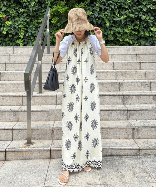 ISOOK(アイスー)の「【ISOOK / アイスー】ホルターネックリゾートワンピ / 柄ワンピ キャミワンピ エスニック ボヘミアン Iライン バックリボン ロング丈 マキシ丈 ノースリーブ 白 黒 ホワイト ブラック ZOZOTOWN限定(ワンピース・レディース・ブラック/アイボリー・FREE)」の17枚目の写真