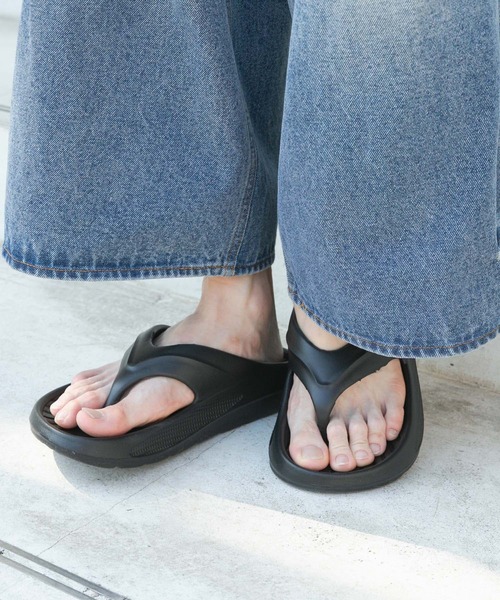 SENSE OF PLACE by URBAN RESEARCH(センスオブプレイスバイアーバンリサーチ)の「『WEB限定』リカバリークッションサンダル(サンダル・メンズ・ブラック・26/27/28)」の2枚目の写真