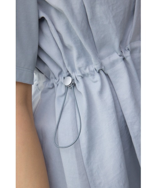 AZUL by moussy(アズールバイマウジー)の「フハクドッキングドロストトップス(Tシャツ/カットソー・レディース・オフホワイト/ブラック/ライトブルー・FREE)」の5枚目の写真