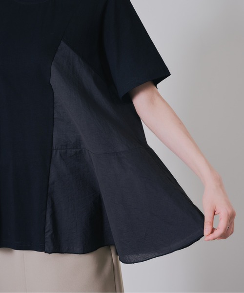 DOLLUPOOPS（ドールアップウップス）の「サイド異素材切替フレアートップス（Tシャツ/カットソー・レディース・オフホワイト/ブラック・38）」の4枚目の写真