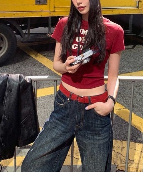 FUNdaysion(ファンデイション)の「ロゴショート丈半袖Tシャツ(Tシャツ/カットソー・レディース・レッド/ホワイト/イエロー・M)」の6枚目の写真