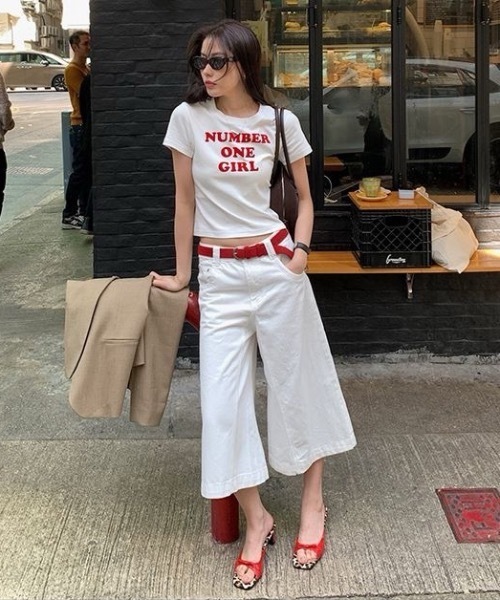 FUNdaysion(ファンデイション)の「ロゴショート丈半袖Tシャツ(Tシャツ/カットソー・レディース・レッド/ホワイト/イエロー・M)」の9枚目の写真