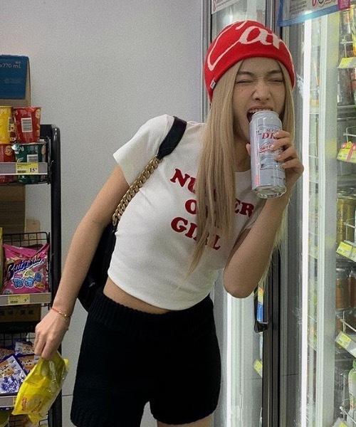 FUNdaysion(ファンデイション)の「ロゴショート丈半袖Tシャツ(Tシャツ/カットソー・レディース・レッド/ホワイト/イエロー・M)」の10枚目の写真