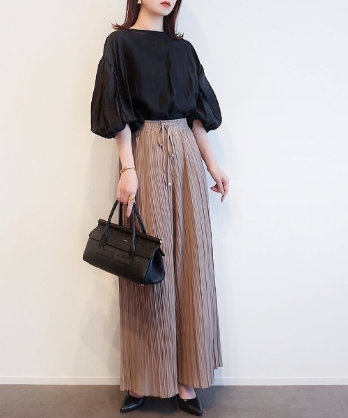 ikka(イッカ)の「さらっとプリーツワイドパンツ(その他パンツ・レディース・ダークブラウン/モカ/ダークグレー・M/L/S)」の3枚目の写真