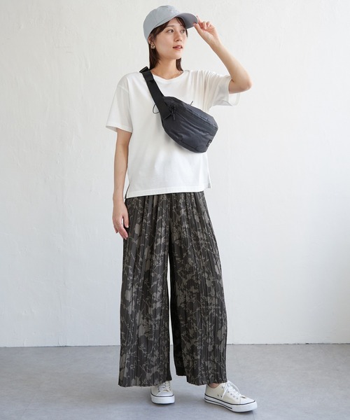 ikka(イッカ)の「さらっとプリーツワイドパンツ(その他パンツ・レディース・ダークブラウン/モカ/ダークグレー・M/L/S)」の21枚目の写真