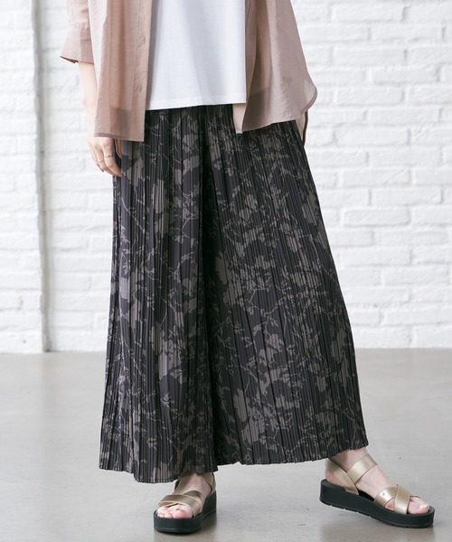 ikka(イッカ)の「さらっとプリーツワイドパンツ(その他パンツ・レディース・ダークブラウン/モカ/ダークグレー・M/L/S)」の7枚目の写真