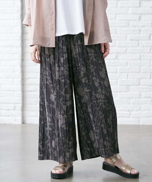 ikka(イッカ)の「さらっとプリーツワイドパンツ(その他パンツ・レディース・ダークブラウン/モカ/ダークグレー・M/L/S)」の8枚目の写真