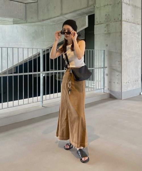 ISOOK（アイスー）の「カットオフブラウンデニムスカート(kiharu select) / フレアスカート Aライン ハイウエスト ロング ヴィンテージ風 古着風 色落ち加工 ブラウン キャメル 茶（デニムスカート・レディース・キャメル・S/M）」の2枚目の写真