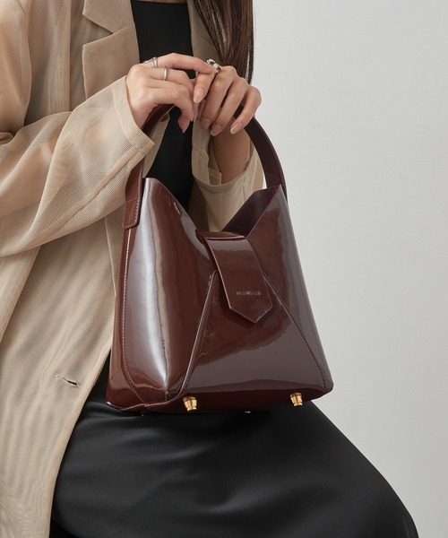 HASHIBAMI（ハシバミ）の「【HASHIBAMI】フェズ エナメル ワンハンドルバッグ ギフト（ハンドバッグ・レディース・ブラック/ダークブラウン・FREE）」の2枚目の写真