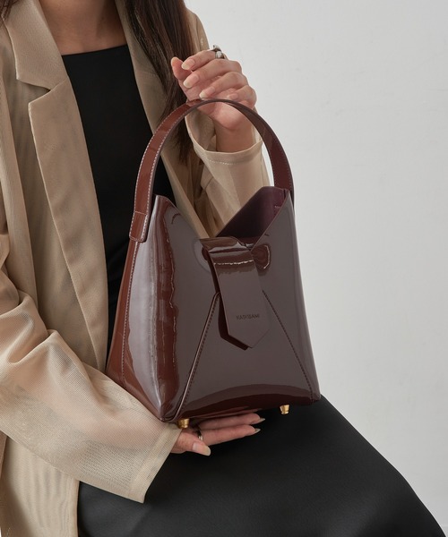 HASHIBAMI（ハシバミ）の「【HASHIBAMI】フェズ エナメル ワンハンドルバッグ ギフト（ハンドバッグ・レディース・ブラック/ダークブラウン・FREE）」の6枚目の写真