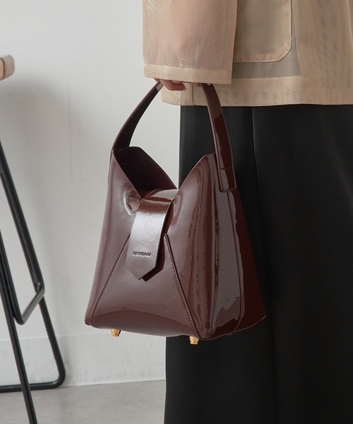 HASHIBAMI（ハシバミ）の「【HASHIBAMI】フェズ エナメル ワンハンドルバッグ ギフト（ハンドバッグ・レディース・ブラック/ダークブラウン・FREE）」の7枚目の写真