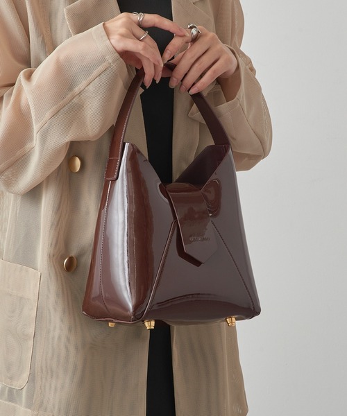 HASHIBAMI（ハシバミ）の「【HASHIBAMI】フェズ エナメル ワンハンドルバッグ ギフト（ハンドバッグ・レディース・ブラック/ダークブラウン・FREE）」の5枚目の写真