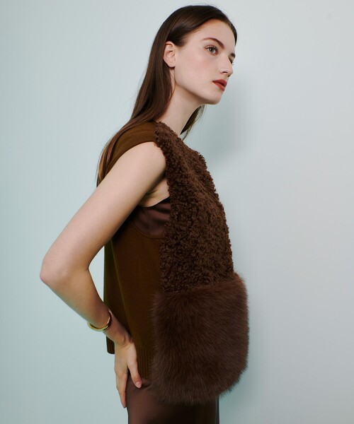 allureville（アルアバイル）の「フェイクボアコンビニットジレ（ベスト・レディース・キャメル/アイボリー・2）」の9枚目の写真