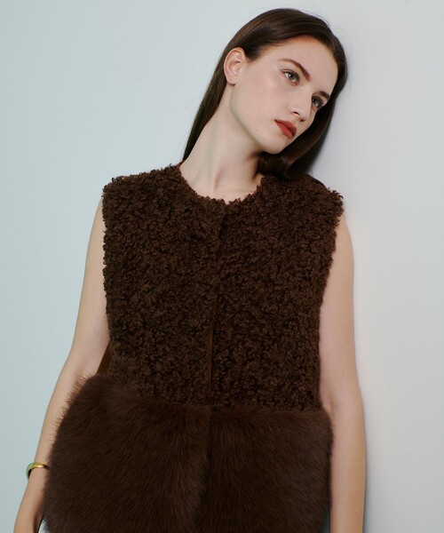 allureville（アルアバイル）の「フェイクボアコンビニットジレ（ベスト・レディース・キャメル/アイボリー・2）」の20枚目の写真