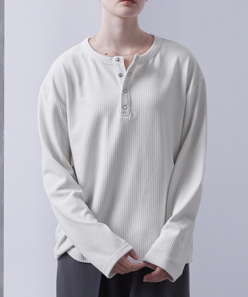 Loose/ルース(ルース)の「ベロアコーデュロイ ヘンリーネックロンT(Tシャツ/カットソー・メンズ・オフホワイト/パープル/ダークネイビー/ブラック/グレー・S/L/M)」の2枚目の写真