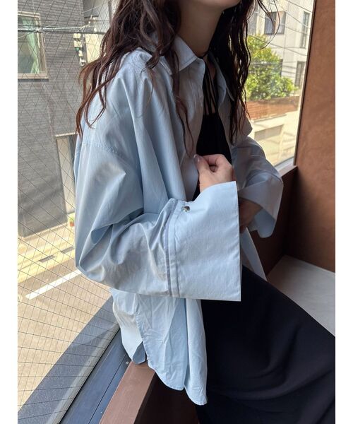 LAGUNAMOON(ラグナムーン)の「バイカラーワイドスリーブハートボタンシャツ(シャツ/ブラウス・レディース・ブルー/イエロー/ベージュ・FREE)」の2枚目の写真