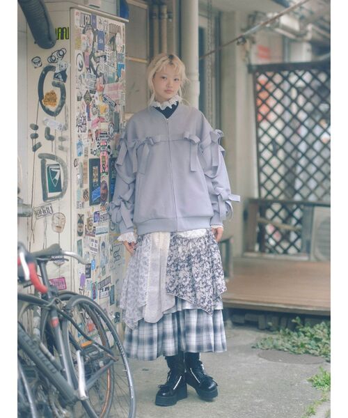 merry jenny(メリージェニー)の「ribbon ribbon blouson(ブルゾン・レディース・ブラック/アイボリー/ブルー・FREE)」の4枚目の写真