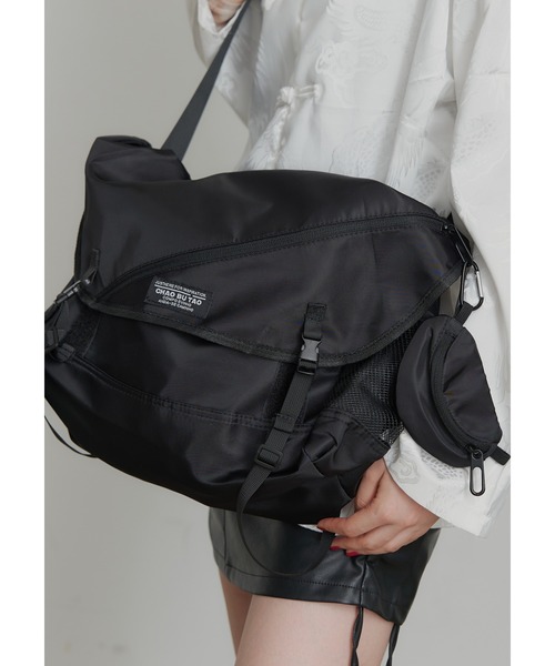 SEN TOKYO（セントーキョー）の「大容量メッセンジャーバッグ