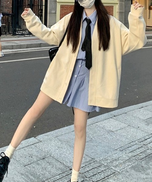 cammie(キャミー)の「オーバーサイズスウェットカーディガン(カーディガン/ボレロ・レディース・アイボリー/ブラック/ライトグレー・M/L)」の9枚目の写真