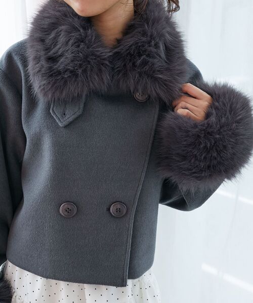 MAJESTIC LEGON（マジェスティックレゴン）の「マルチwayフェイクファー付ショートコート（その他アウター・レディース・チャコールグレー/ブラック/アイボリー/ピンクベージュ・SMALL/MEDIUM/X-SMALL）」の6枚目の写真