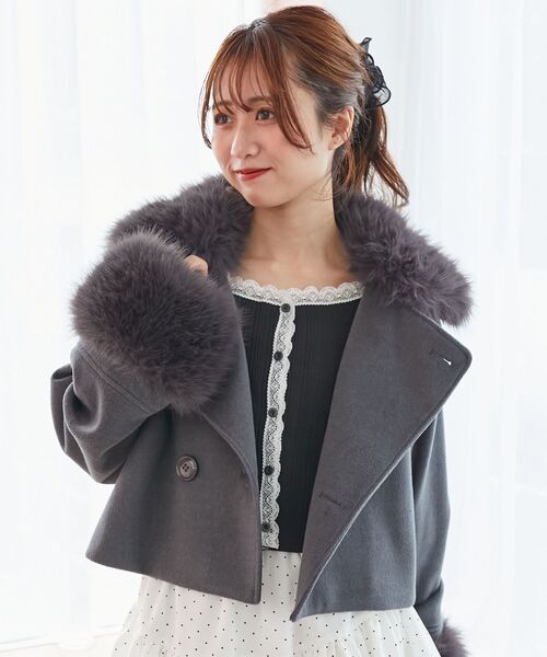 MAJESTIC LEGON（マジェスティックレゴン）の「マルチwayフェイクファー付ショートコート（その他アウター・レディース・チャコールグレー/ブラック/アイボリー/ピンクベージュ・SMALL/MEDIUM/X-SMALL）」の7枚目の写真
