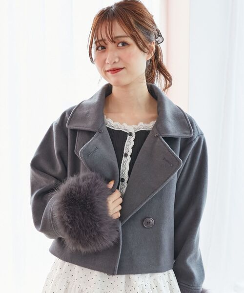 MAJESTIC LEGON（マジェスティックレゴン）の「マルチwayフェイクファー付ショートコート（その他アウター・レディース・チャコールグレー/ブラック/アイボリー/ピンクベージュ・SMALL/MEDIUM/X-SMALL）」の9枚目の写真