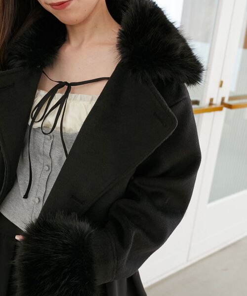 MAJESTIC LEGON（マジェスティックレゴン）の「マルチwayフェイクファー付ショートコート（その他アウター・レディース・チャコールグレー/ブラック/アイボリー/ピンクベージュ・SMALL/MEDIUM/X-SMALL）」の22枚目の写真