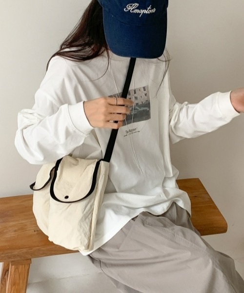 gossip！ロサンゼルス（ゴシップロサンゼルス）の「Y2K大容量ショルダーバッグ／斜め掛けバッグ（ユニセックス／軽量／A5収納可／デイリー・通勤通学対応）（ショルダーバッグ・レディース・グリーン/ブラウン/ブラック/オフホワイト・FREE）」の2枚目の写真
