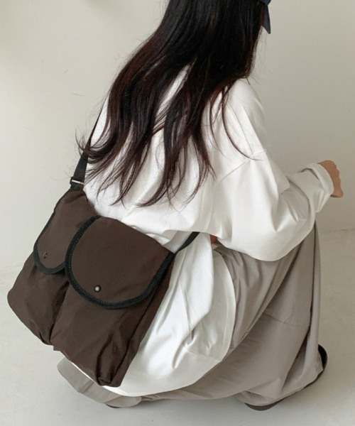 gossip！ロサンゼルス（ゴシップロサンゼルス）の「Y2K大容量ショルダーバッグ／斜め掛けバッグ（ユニセックス／軽量／A5収納可／デイリー・通勤通学対応）（ショルダーバッグ・レディース・グリーン/ブラウン/ブラック/オフホワイト・FREE）」の6枚目の写真