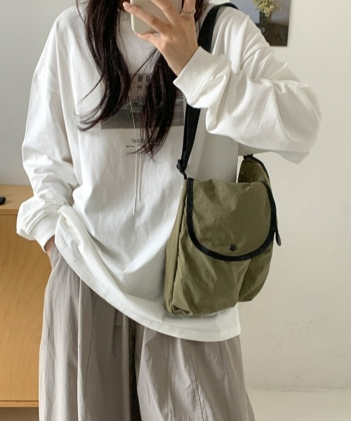 gossip！ロサンゼルス（ゴシップロサンゼルス）の「Y2K大容量ショルダーバッグ／斜め掛けバッグ（ユニセックス／軽量／A5収納可／デイリー・通勤通学対応）（ショルダーバッグ・レディース・グリーン/ブラウン/ブラック/オフホワイト・FREE）」の15枚目の写真