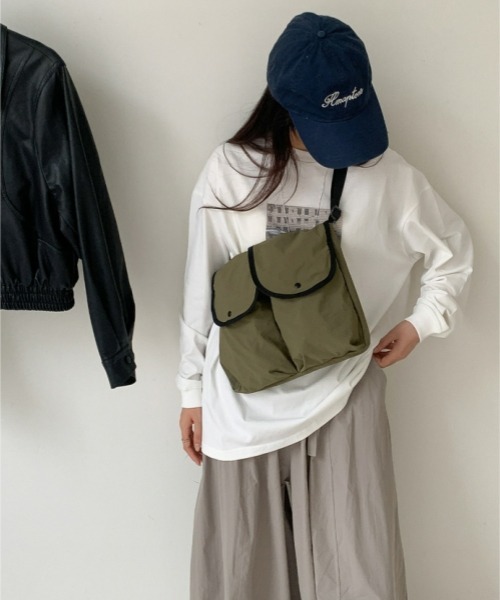 gossip！ロサンゼルス（ゴシップロサンゼルス）の「Y2K大容量ショルダーバッグ／斜め掛けバッグ（ユニセックス／軽量／A5収納可／デイリー・通勤通学対応）（ショルダーバッグ・レディース・グリーン/ブラウン/ブラック/オフホワイト・FREE）」の16枚目の写真